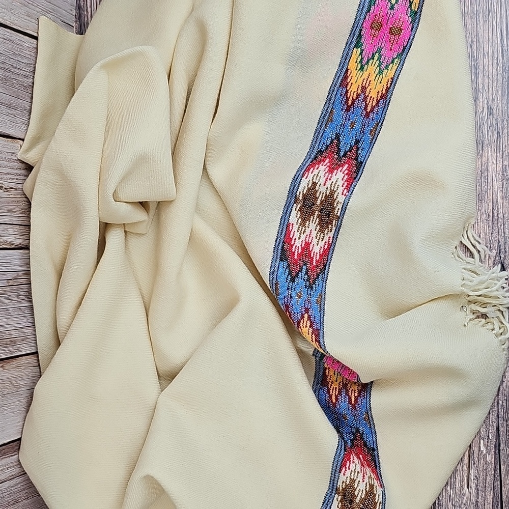 NWT AUNTIE OTI WOOL FRINGE AZTEC THROW OR SHAWL - Picture 3 of 7